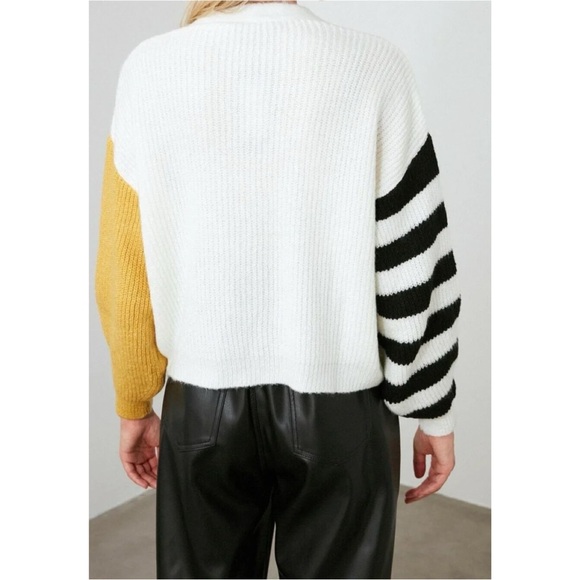 Urban Outfitters Truly Madly Deeply Piper Slouchy Balloon Sleeve Cardigan 💛🖤 - Picture 7 of 8